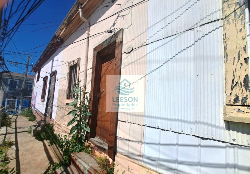 CERRO CARCEL-ARRIENDO CASA 1D/1B CON PATIO