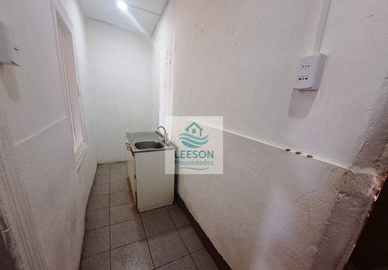 CERRO CARCEL-ARRIENDO CASA 1D/1B CON PATIO