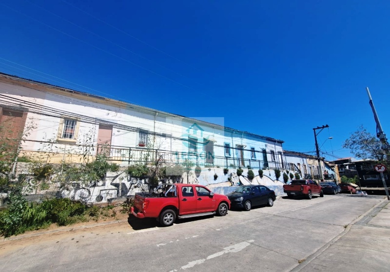 CERRO CARCEL-ARRIENDO CASA 1D/1B CON PATIO