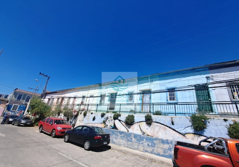 CERRO CARCEL-ARRIENDO CASA 1D/1B CON PATIO